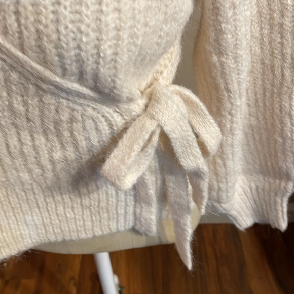 Express Sweater - Picture 4 of 11